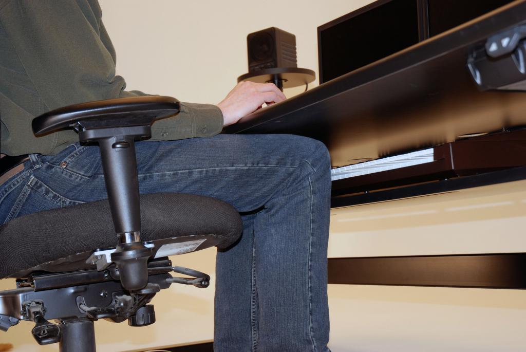 Ergo Music Height Adjustable Music Production Desk Martin Ziegler